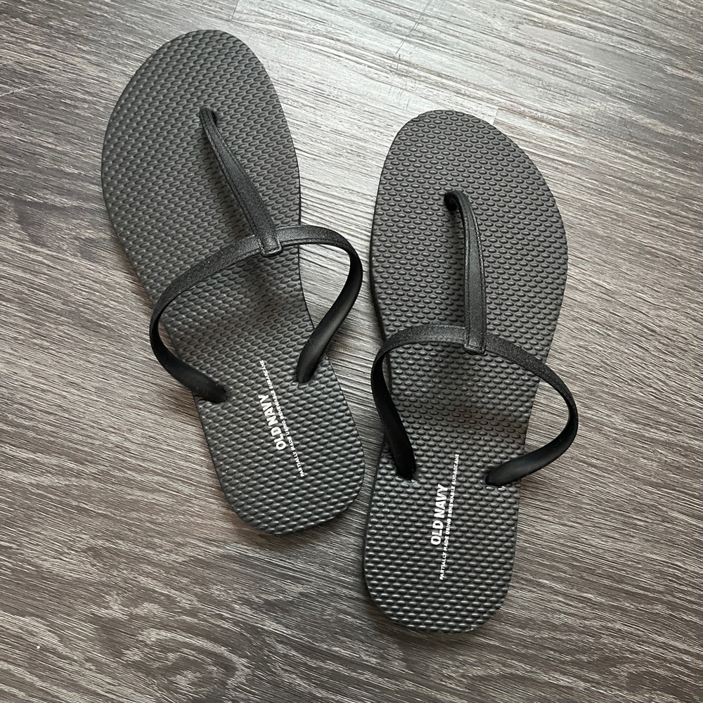 New Old Navy T Strap Sandals